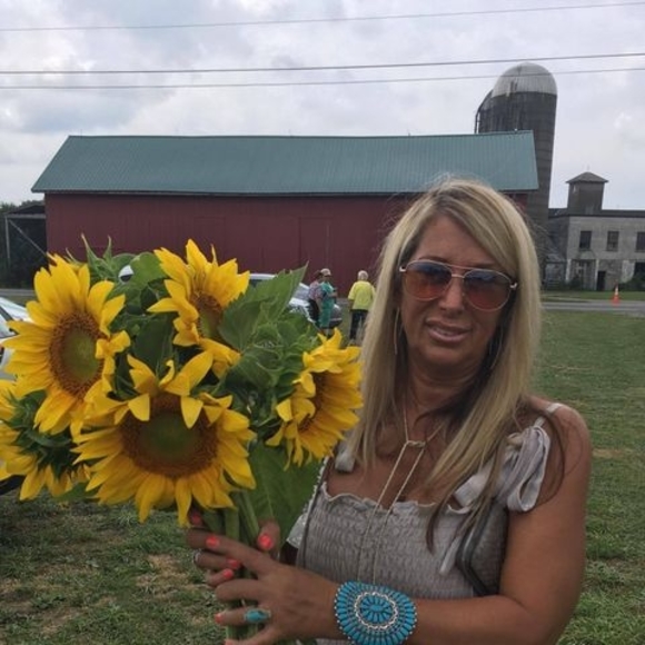 Meet your Posher, Janine - Picture 1 of 1